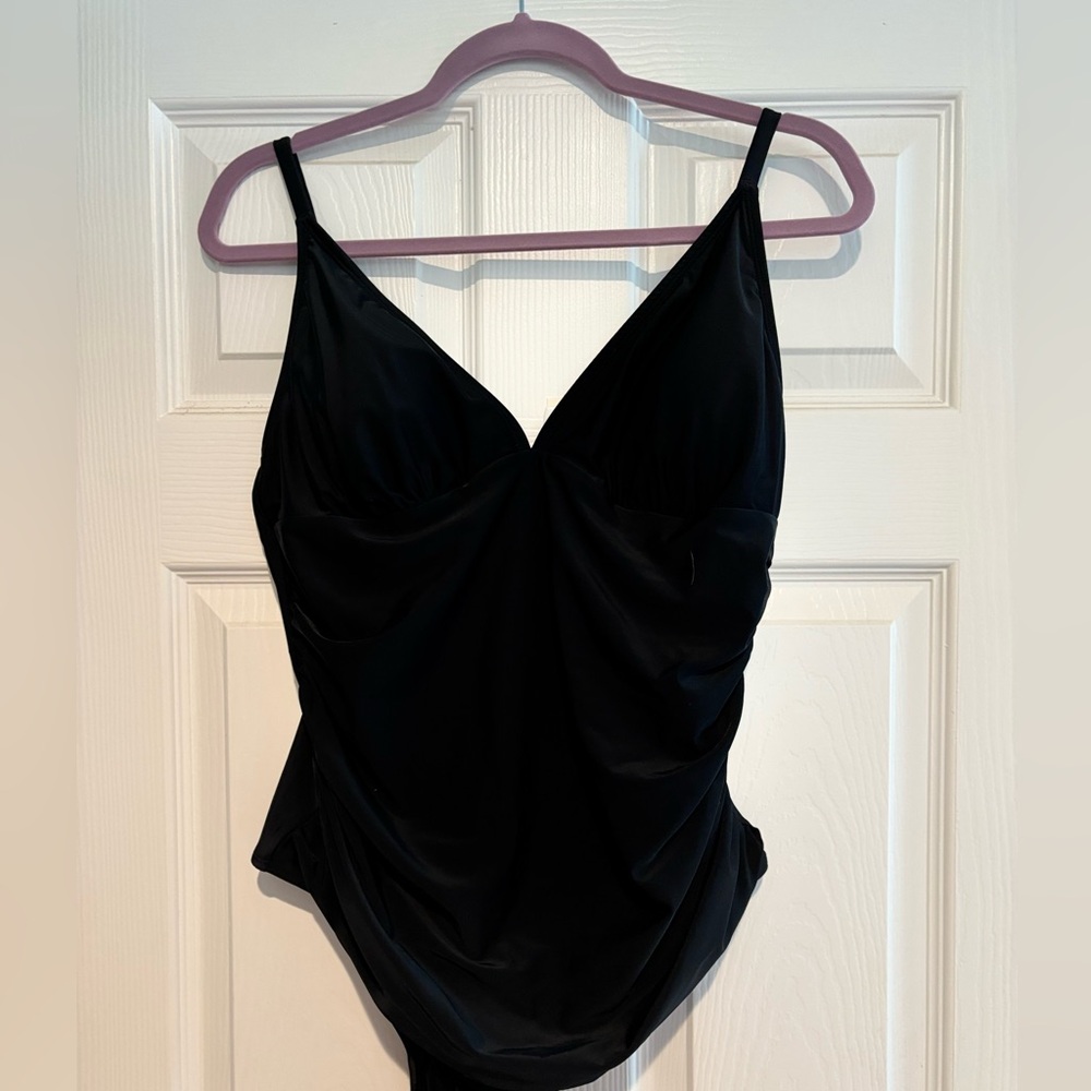 Black Cupshe bathing suit.